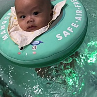 前天帮宝宝👶剃了胎发，觉得好好看，剃完越看越可爱，这两天老是忍不住要亲他，哈哈👨‍🦲