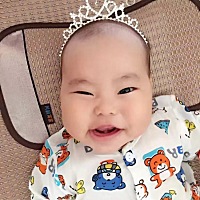 二宝冬妹出生凑成一个好字，看看两兄妹像不像，我觉得大宝(儿子)像我，二宝（女儿）像爸爸