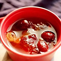 红枣能补血生津；桂圆补心脾，益气血，健脾胃，养肌肉；莲子补脾止泻，止带，益肾涩精，养心安神。常熬...