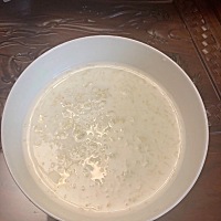 早上的燕窝一直到这个点才吃…燕窝要空腹吃才好哦！ 自从吃燕窝之后，大姨妈真的准的不能再准了！好样的...