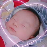 各位宝安妈有什么经验么   最近宝宝这两天不怎么吃奶  晚上闹不肯睡觉  白天也没睡多少  两个月了才吃30...
