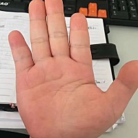 都说看相算命是不能免费的，除非是阳寿将尽，或者倒霉透顶的人，师父是不会收他的功德的。看相算命，是...