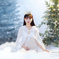 今年的孕照圣诞主题以冰雪女王为灵感🎄❄️👸🏼 希望比起把自己装扮成五颜六色的糖果造型有品味的...