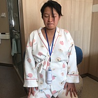 宝妈很坚强，产后第二天开始下地活动了，做了妈妈转变太大了，太不容易了。加油尽快好起来！