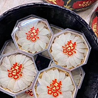 给儿媳妇什么彩礼好呢？我搜了搜，觉得下面这些不错。数了数兜里的钱，还够买。 就是儿子还有点小，不到...