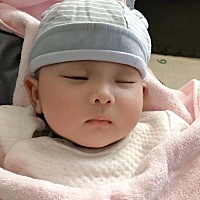 宝贝快三个月了，希望宝宝健康成长！