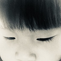 小孩三周岁了，还经常尿裤子，真是头大，是正常的吗？