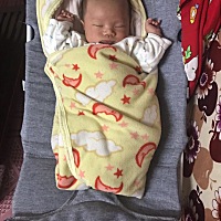 刚出生的宝宝不要嫌不好看、先养几个月就帅了。😄