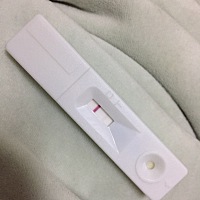 浅浅的一道颜色，是不是怀孕了？求回复