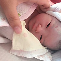 早上8.28刨宫产出生的 6.8斤 明天医生说要给宝宝洗澡😊