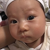 出生5斤4两，身高48cm;现在两个月啦9斤8两，身高57cm，祝贺小朋友长高高啦