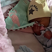 宝贝总是欠隔请教一下朋友们，现如今感觉是没母乳头痛，有母乳又感觉呢喂的太久了腰杆都坐痛了（你们后...