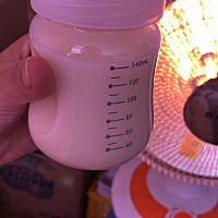 宝妈们有吗  宝宝肺炎 住院了  没法吃母乳  所以奶要用吸奶器吸出来  但是我发现两边乳房的量不一样  用...
