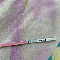 我是在测排卵，应该是今天是排卵日的我看说明说必须两道杠一样才是强阳我也不懂，请教一下