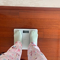 生完宝宝也20天了，一直这个数 看样子是掉不下去了😂 等老妈买来的中药喝完，我的减肥目标是25斤呀 有...
