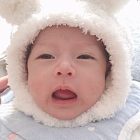 自己觉得买两个帅气的帽子抗寒，外婆说像女孩子的帽子