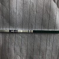 这是排卵后十天测出来的 放了俩个小时就又没有了 以为是诈胡就没放在心上  没想到到了月经那天测出来怀...