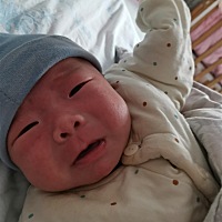 崽崽白天八点多到现在睡了加起来三小时左右，我睡眠很差，怀孕有时候总是十一点睡，还一下难入眠，有时...
