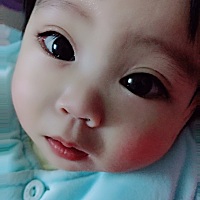 双胞胎宝宝有没有萌到你，猜猜哪个是大宝宝哪个是小宝儿^_^