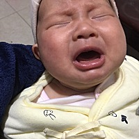 各位宝妈们，你们的小宝贝都是多久开始就可以哭出眼泪了，我家的都三个月多月了不管哭得有多伤心都没有眼泪