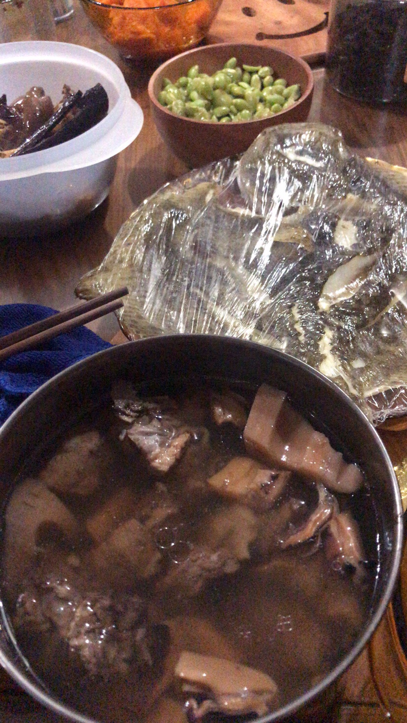 莲藕排骨汤 蒸多宝鱼 水煮毛豆 红烧羊肉