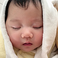 cute. 双胞胎小妞妞，大家来找茬呀。