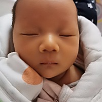 宝妈们，我宝宝17天，黄疸指数12。高不高，有经验的宝妈给我支支招，怎样去黄疸快！先谢谢各位了！