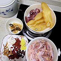 花胶老鸡一起炖起来，补充满满胶原蛋白