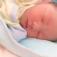 12月15日跟老公还在外面吃饭，吃过饭洗了个澡澡回家坐等最近的发动。想想都激动，能和宝贝见面了。睡觉...