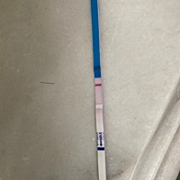 今天早上起来腰痛，反胃。还喜欢吃酸的，平常可没那么人能吃酸的，看到那种油大的肉就会吐。看来我想多了