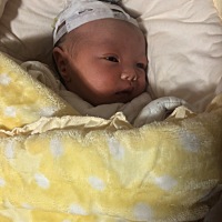 照顾孩子真的不能马虎，嘴巴吐泡泡了去医院看才知道是肺炎，这么小就挂瓶才15天，真的很心疼，也怪前面...