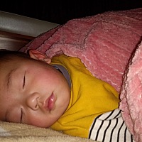 天天带宝宝累死了！胳膊疼膝盖疼！疼的晚上睡不着！就算我喊疼死了没人问！一个个都不想带小孩！白天我...