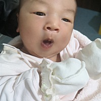 我家宝宝才10多天大就因为肺炎住院了，现在复查因为还有肺炎支原体，所以还得住院治疗。真的舍不得。谁...
