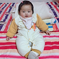 宝宝五个多月了 母乳喂养也坚持到了五个月 感觉宝宝吃的不算特别多 但是每天很开心 宝贝特别爱笑 除了在...