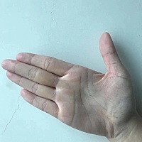 大川字的手，加上夫妻宫错位，离异是肯定的了。 而且后面碰到的桃花，也都是有家室的。验证了那句话，在...
