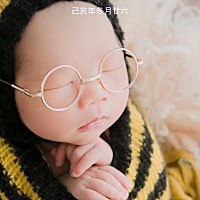 宝宝满三个月了，去医院体检医生说我家宝右眼有点近视，左眼有点远视，我的个乖乖，这么小就有近视操碎...