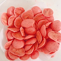 有了娃 就开始了无穷无尽的烤溶豆之旅，三天一烤，火龙果的 蛋黄的 核桃的 菠菜的 蓝莓的……看他吃的健...