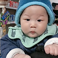 只要妈妈，我晕啊，母乳的孩子都这样吗？洗个澡都跟杀猪一样。这样我怎么舍得去上班啊