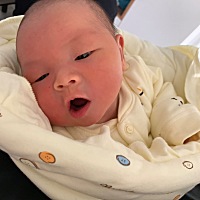 12.17凌晨两点见红去医院办理住院无宫缩痛，晚上十一点开始有规律痛，12.18凌晨两点十分钟痛一次内检开...