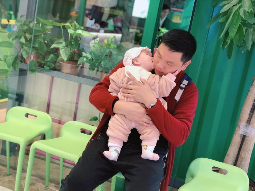 亲亲亲爱的爸爸