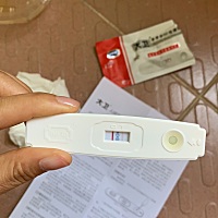 今天早上验两条红杠，月经期时间还有几天才来，还没有到月经期查到两条红杠准吗，不过昨天上厕所见红不...
