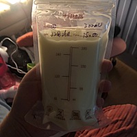 生完一个礼拜，奶量就两小时150ml，现在两小时230ml，宝宝喝不完，没日没夜的排奶，偷个小懒就涨奶，睡...