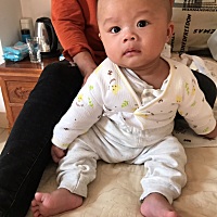 跟婆婆在家一起带小孩，宝宝👶现在刚四个月，每天还是很晚睡，今天婆婆午饭的时候又跟公公和小姑子诉...