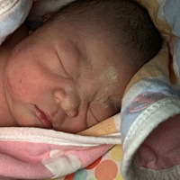 二胎女宝 顺产过程很酸爽  生下来7斤6量。