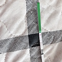 备孕一直没成功，这个月特意买了排卵试纸，一深一浅是不是代表没有排卵？
