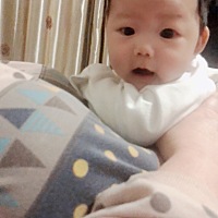 好久没来孕妈圈了，存个图吧！记录宝宝成长！一个半月的Amy宝宝.是个懵懵哒小可耐。