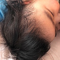 从你出生到现在都是妈妈一个人带。还有几天妈妈就上班了你要乖乖哦。