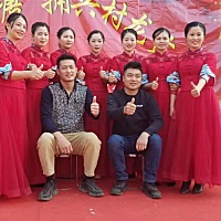 我们几姐妹长得可还都相识😀