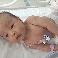 希望早点出院，妈妈好想你宝贝 好心疼宝宝，妈妈对不起你，没照顾好你，还没满月就住院了
