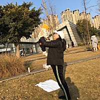 这两天感冒不舒服怕传染宝宝 刚好宝宝也有点咳嗽打喷嚏 叫老公多担待点 。他处处都不上心 比如前两天宝...